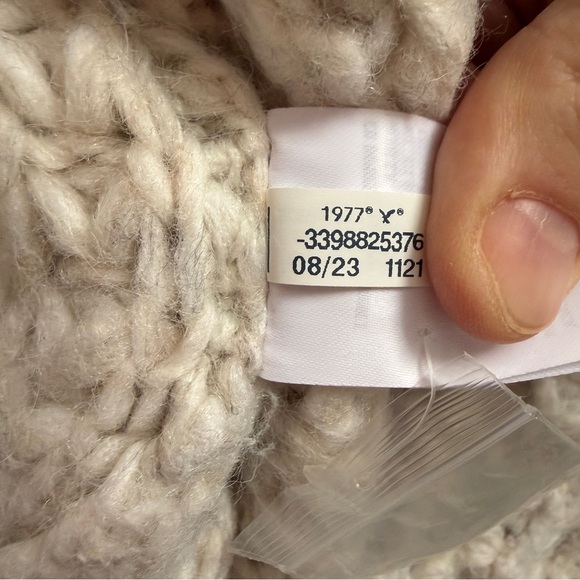 American Eagle Womens Cable Knit Oversized Pullover Sweater S Cream Cabincore - Picture 8 of 8